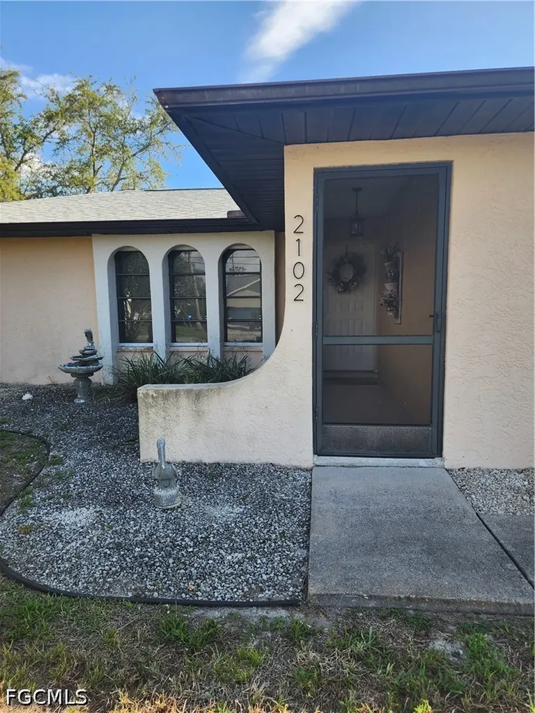 2102 SE 8th Terrace Cape Coral FL 33990
