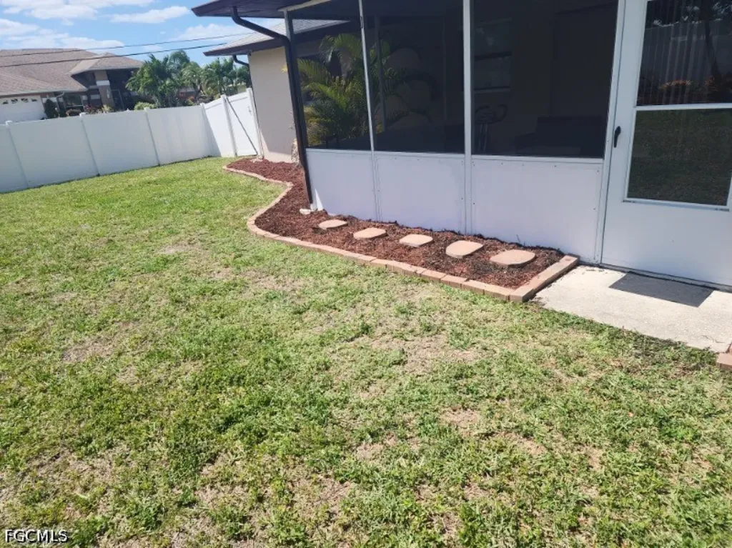 2102 SE 8th Terrace Cape Coral FL 33990