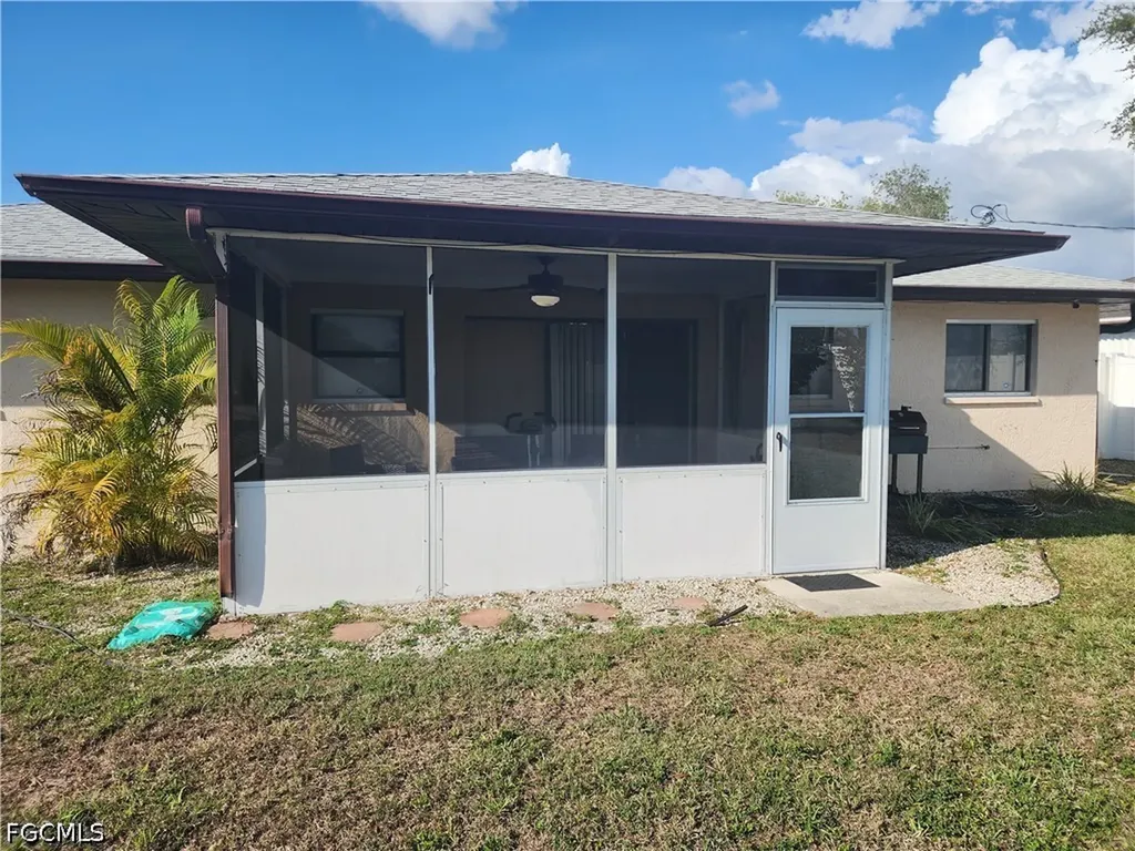 2102 SE 8th Terrace Cape Coral FL 33990