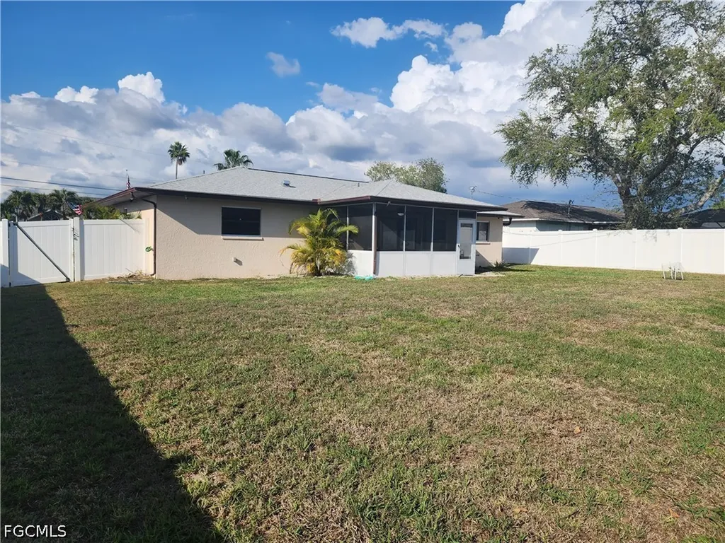 2102 SE 8th Terrace Cape Coral FL 33990