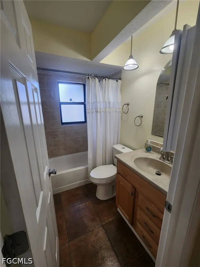 2102 SE 8th Terrace Cape Coral FL 33990