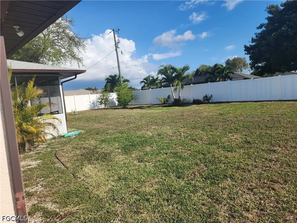 2102 SE 8th Terrace Cape Coral FL 33990