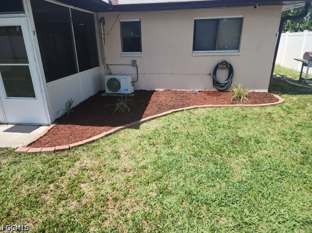 2102 SE 8th Terrace Cape Coral FL 33990