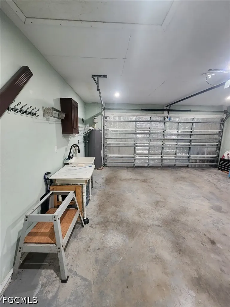 2102 SE 8th Terrace Cape Coral FL 33990