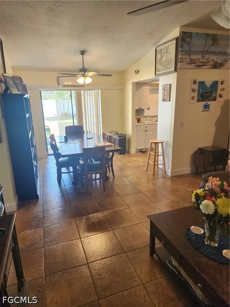 2102 SE 8th Terrace Cape Coral FL 33990
