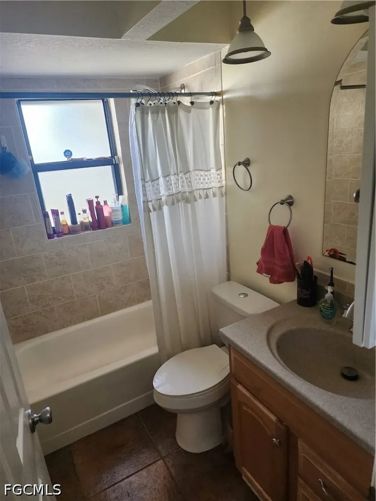 2102 SE 8th Terrace Cape Coral FL 33990