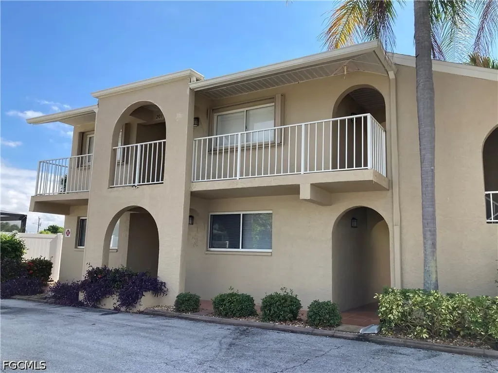 4321 Country Club Boulevard Cape Coral FL 33904