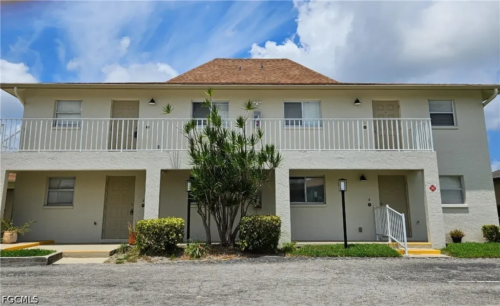 4718 SE 5th Avenue Cape Coral FL 33904