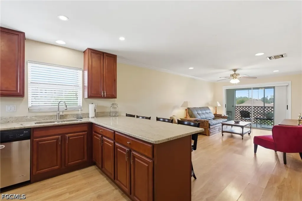 4718 SE 5th Avenue Cape Coral FL 33904