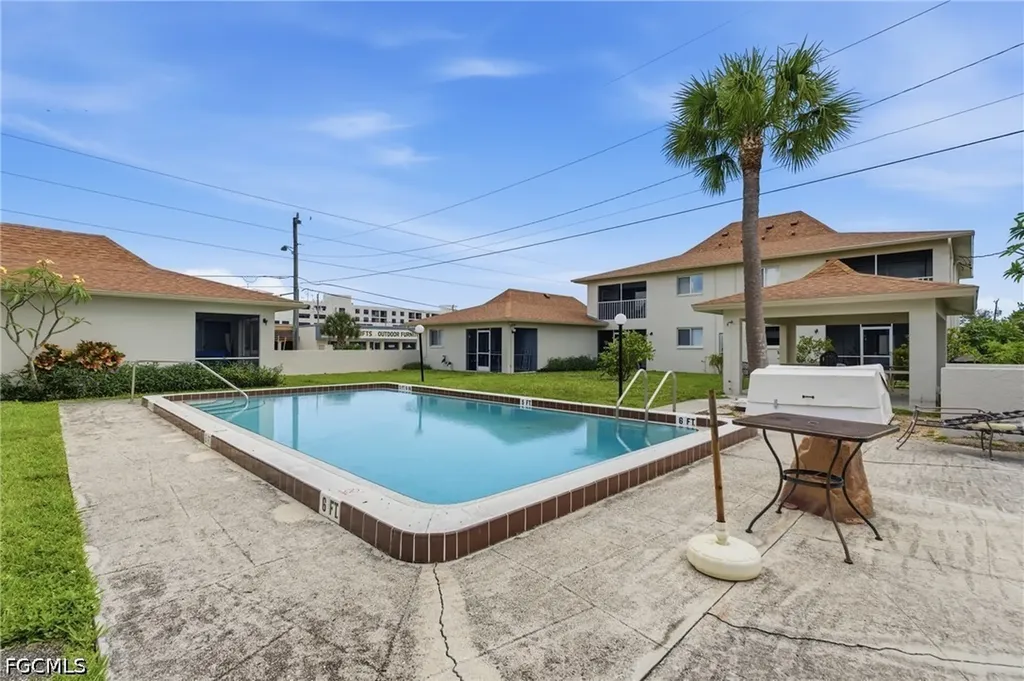 4718 SE 5th Avenue Cape Coral FL 33904