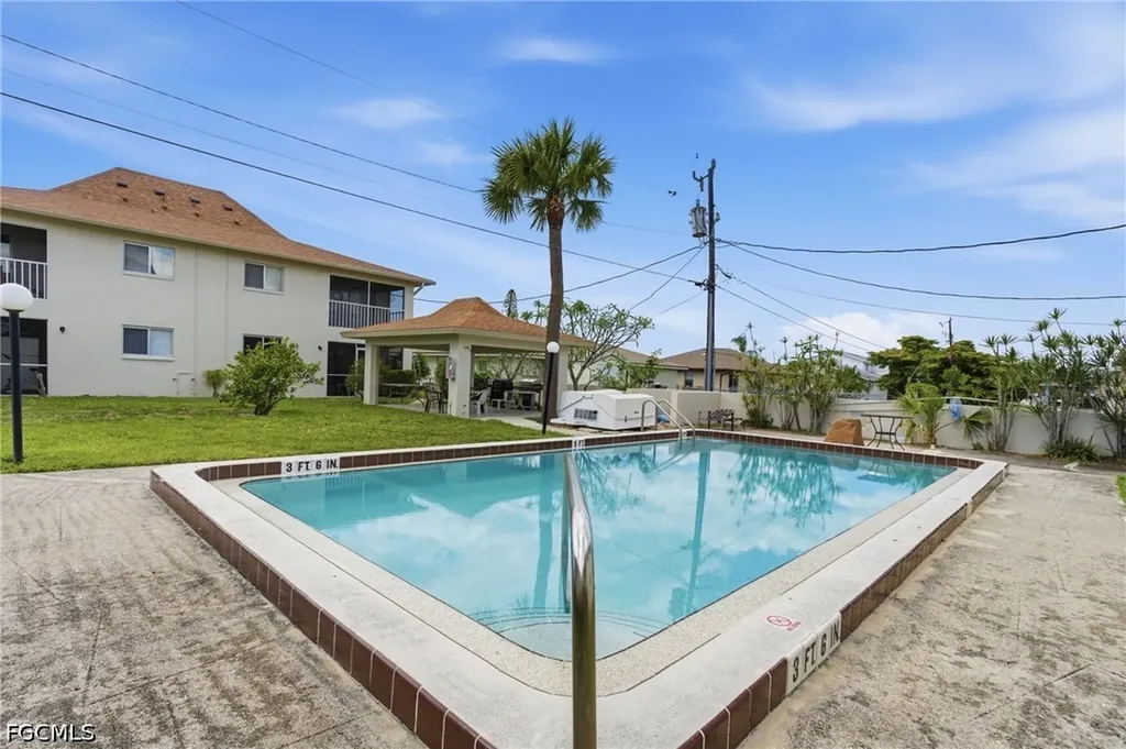 4718 SE 5th Avenue Cape Coral FL 33904