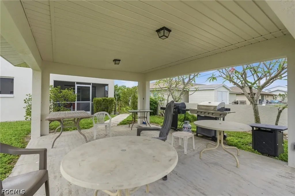 4718 SE 5th Avenue Cape Coral FL 33904
