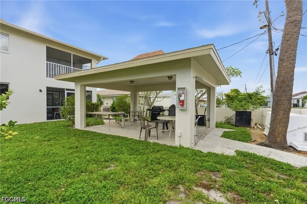 4718 SE 5th Avenue Cape Coral FL 33904