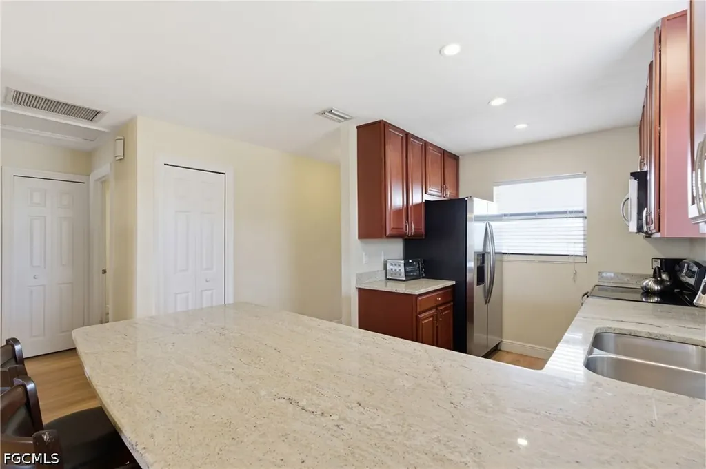 4718 SE 5th Avenue Cape Coral FL 33904