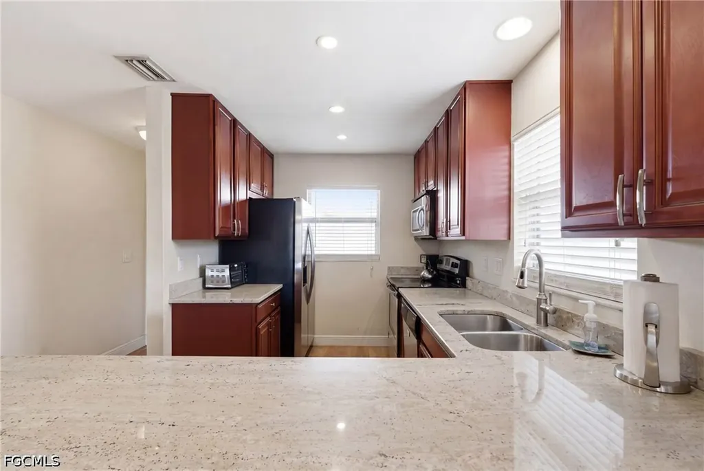 4718 SE 5th Avenue Cape Coral FL 33904