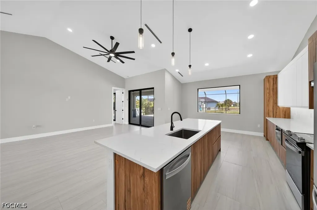 1947 NW 34th Avenue Cape Coral FL 33993