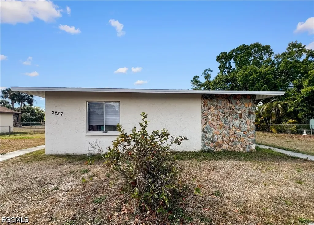 2239 Iris Way Fort Myers FL 33905