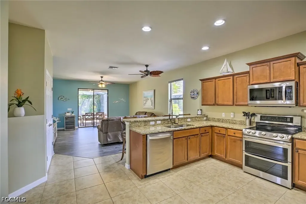 4521 SW 10th Avenue Cape Coral FL 33914