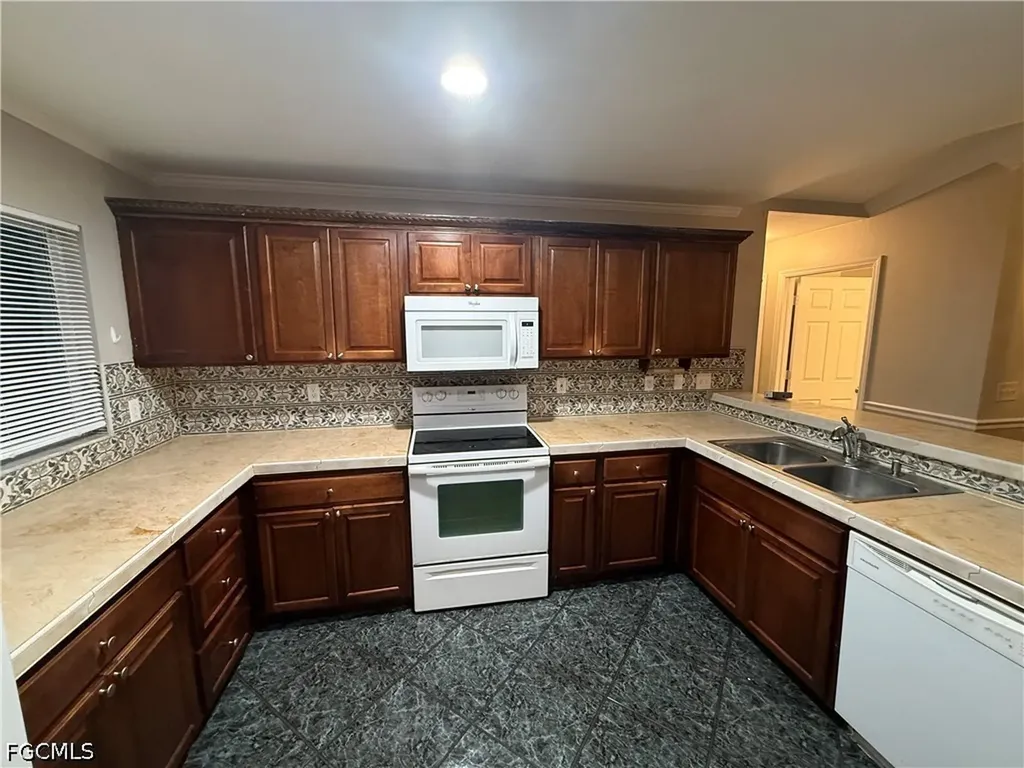 1713 SW 10th Place Cape Coral FL 33991
