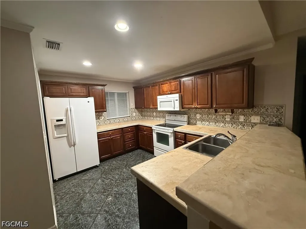 1713 SW 10th Place Cape Coral FL 33991