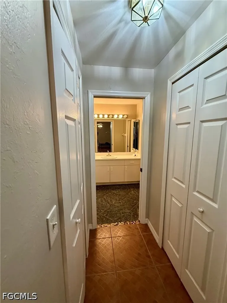1713 SW 10th Place Cape Coral FL 33991