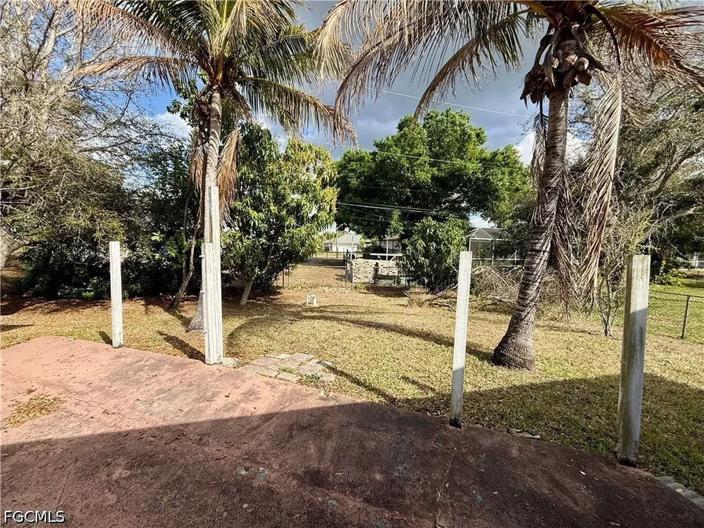 1713 SW 10th Place Cape Coral FL 33991