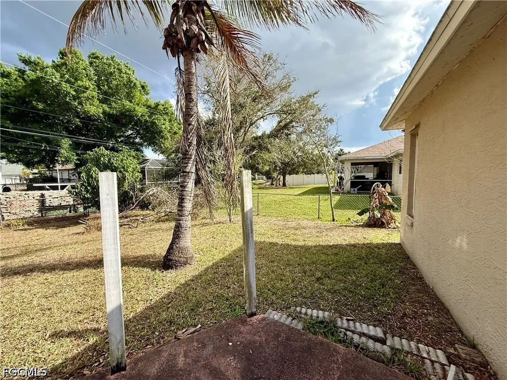 1713 SW 10th Place Cape Coral FL 33991