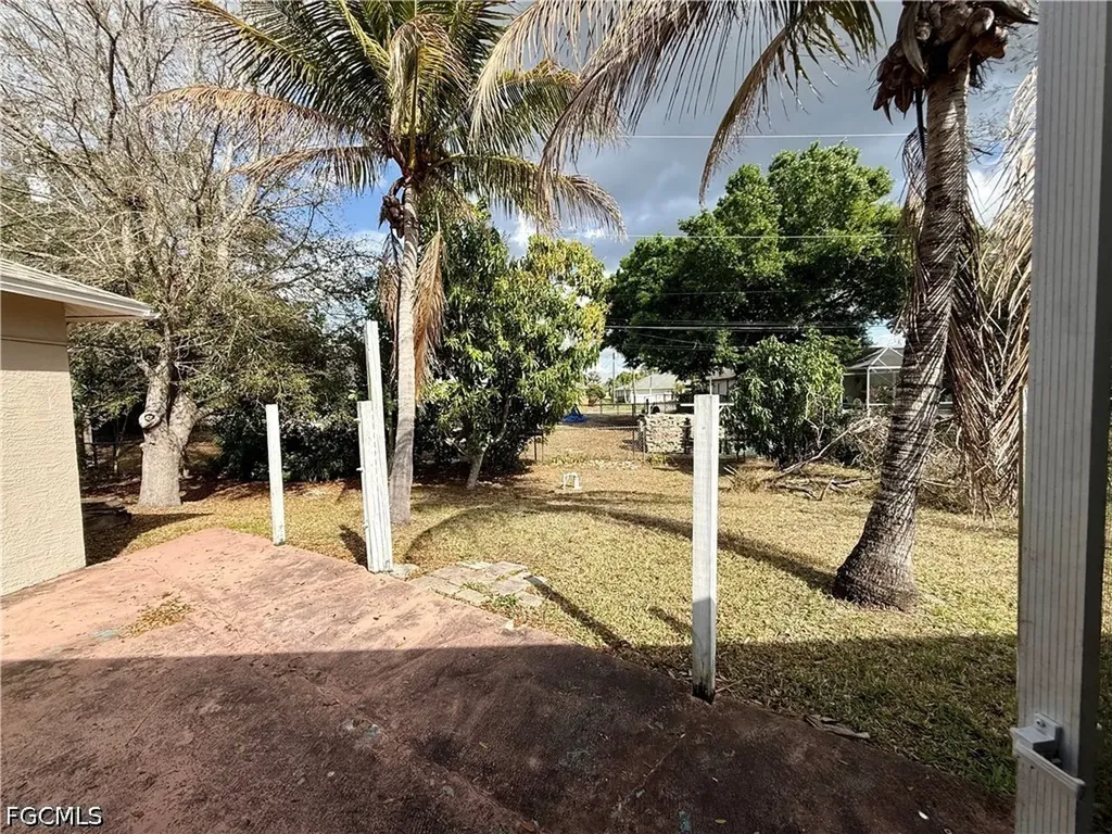 1713 SW 10th Place Cape Coral FL 33991