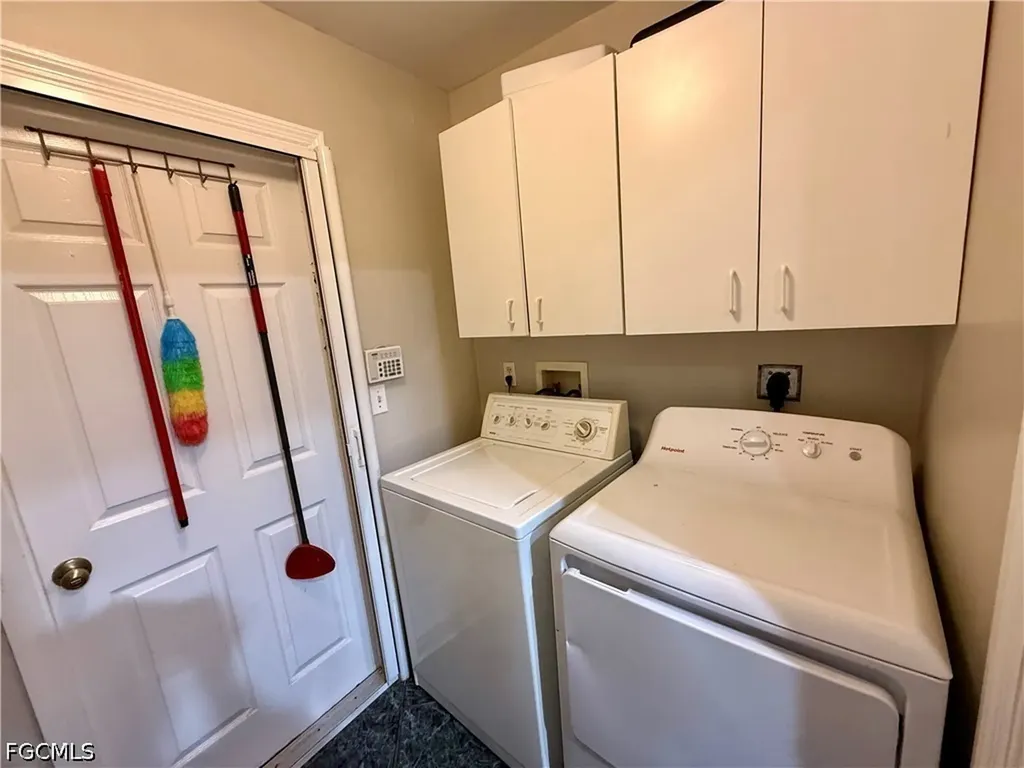 1713 SW 10th Place Cape Coral FL 33991