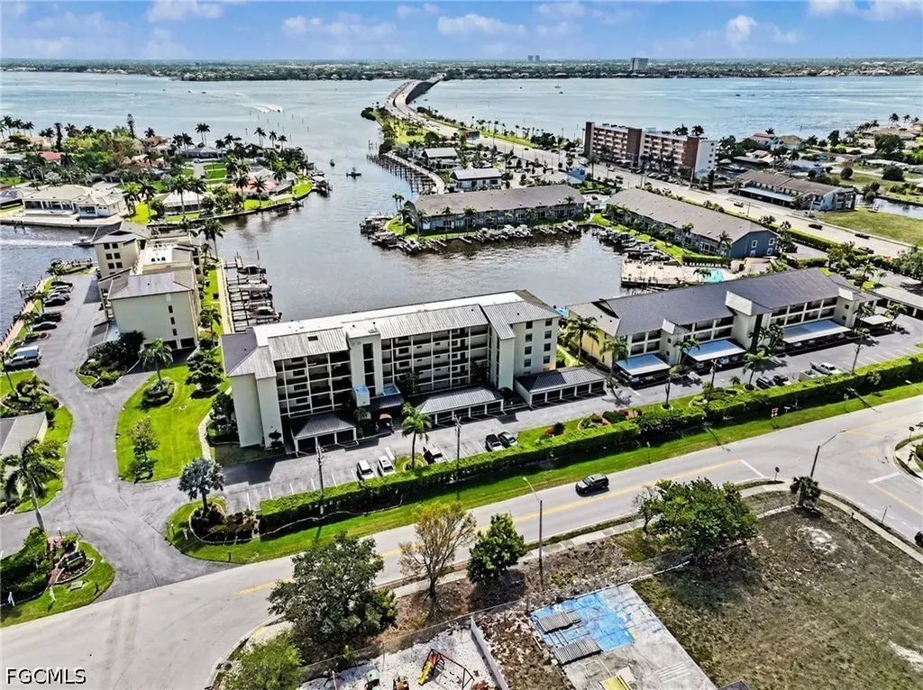 4703 SE 17th Place Cape Coral FL 33904