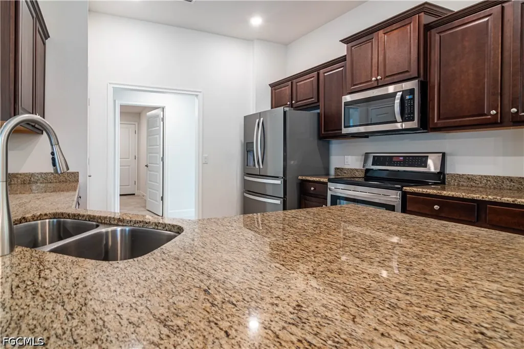 1513 NE 43rd Terrace Cape Coral FL 33909