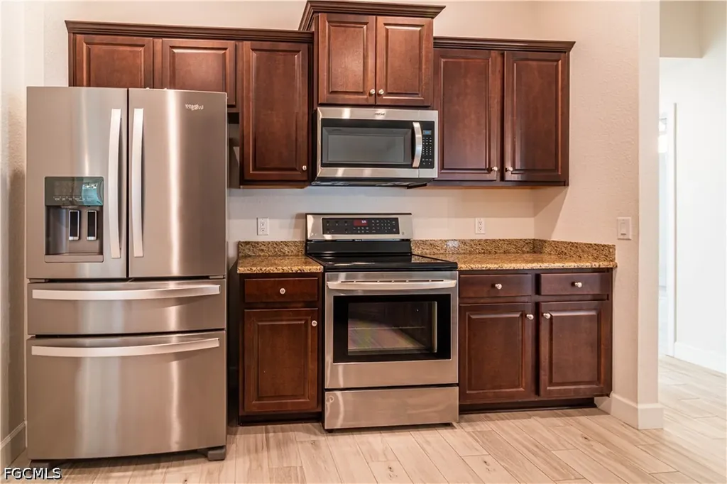 1513 NE 43rd Terrace Cape Coral FL 33909