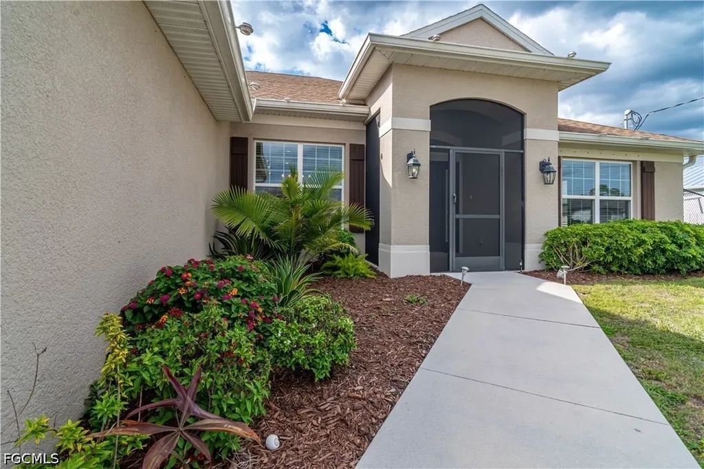 1513 NE 43rd Terrace Cape Coral FL 33909