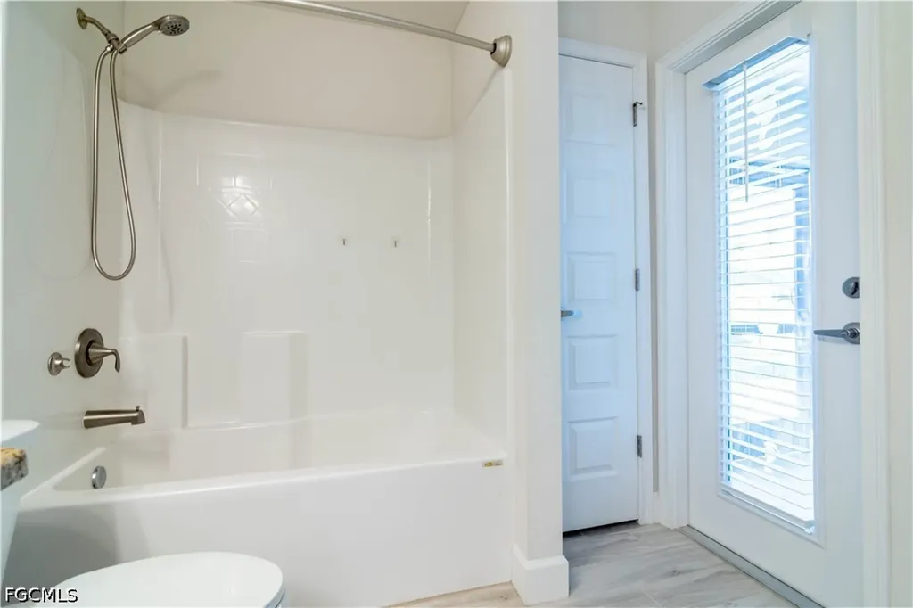 1513 NE 43rd Terrace Cape Coral FL 33909