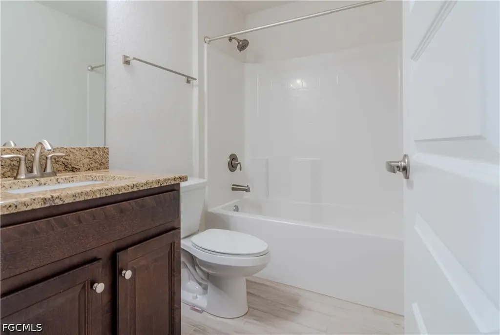 1513 NE 43rd Terrace Cape Coral FL 33909