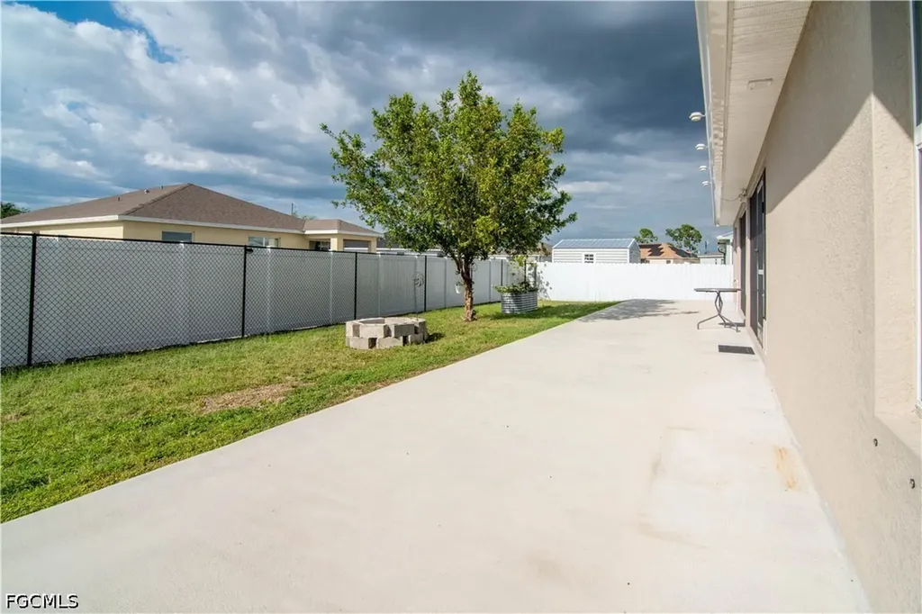 1513 NE 43rd Terrace Cape Coral FL 33909