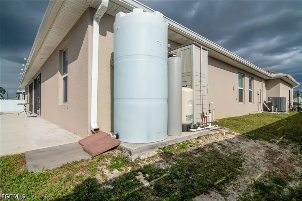 1513 NE 43rd Terrace Cape Coral FL 33909