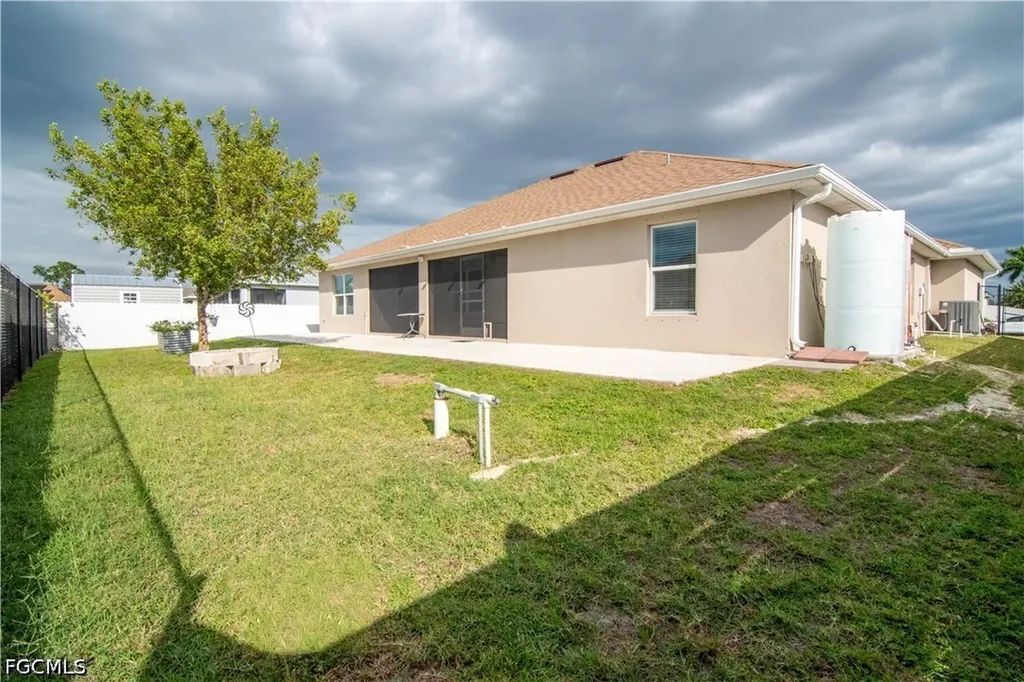 1513 NE 43rd Terrace Cape Coral FL 33909