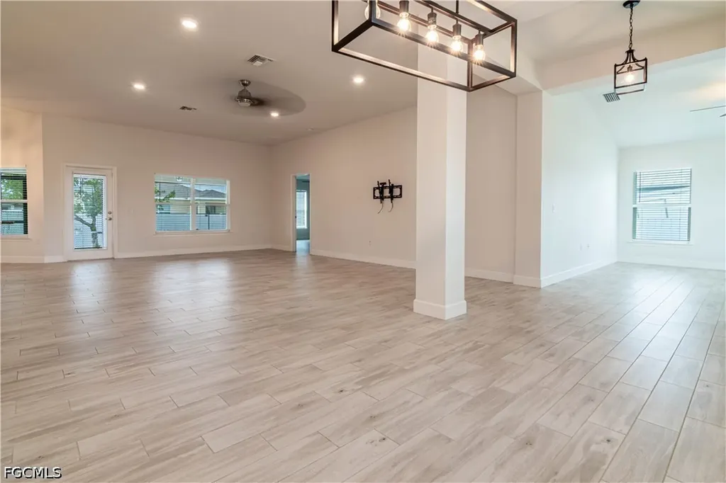 1513 NE 43rd Terrace Cape Coral FL 33909