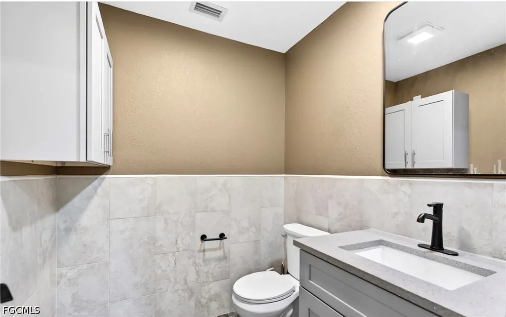 236 Pondella Road North Fort Myers FL 33903