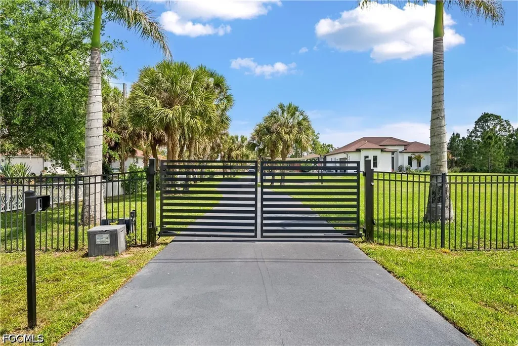 4498 8th Street NE Naples FL 34120