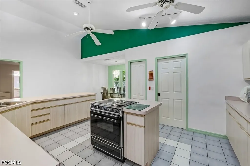 1208 SW 34th Street Cape Coral FL 33914