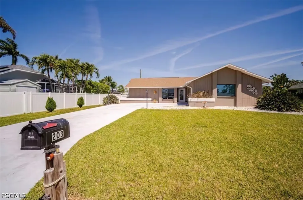 203 SE 43rd Terrace Cape Coral FL 33904