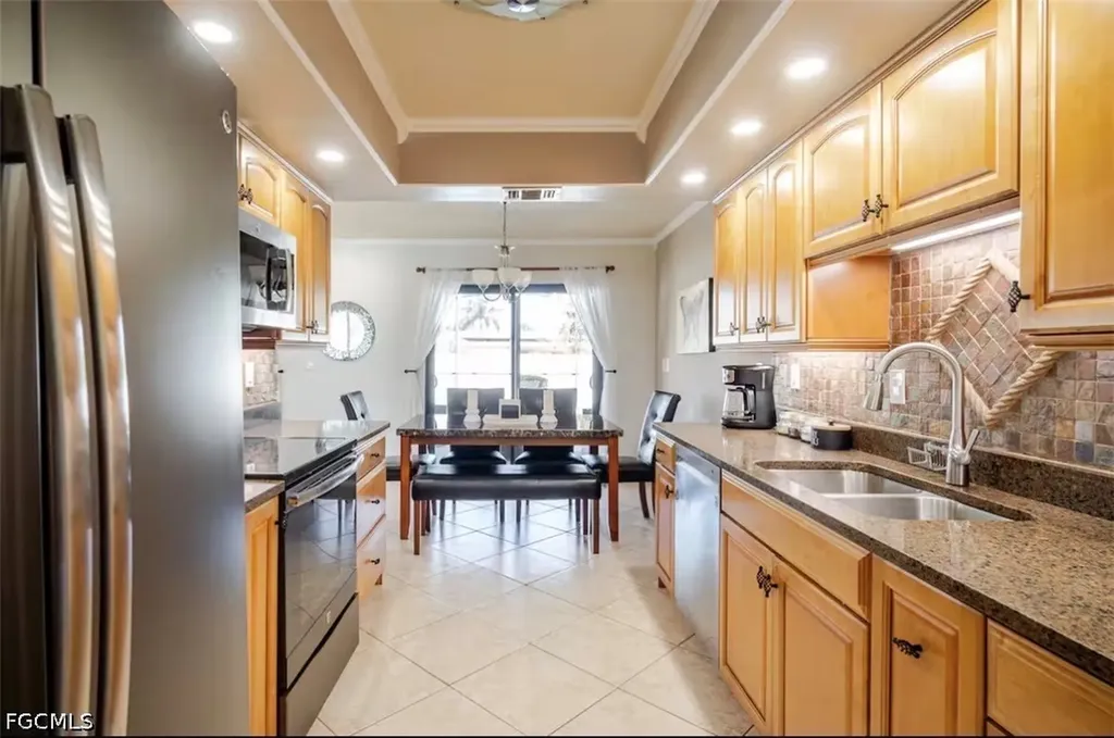 203 SE 43rd Terrace Cape Coral FL 33904