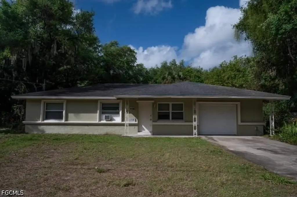 820 Tarpon Street Fort Myers FL 33916