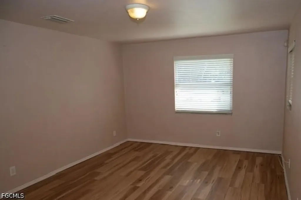820 Tarpon Street Fort Myers FL 33916