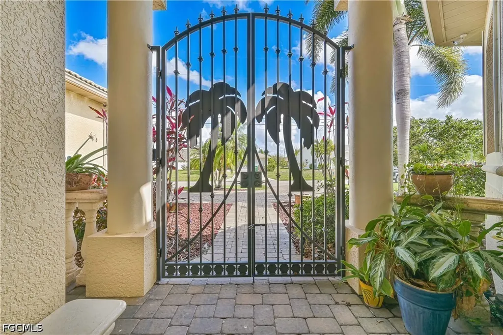 506 SE 24th Street Cape Coral FL 33990