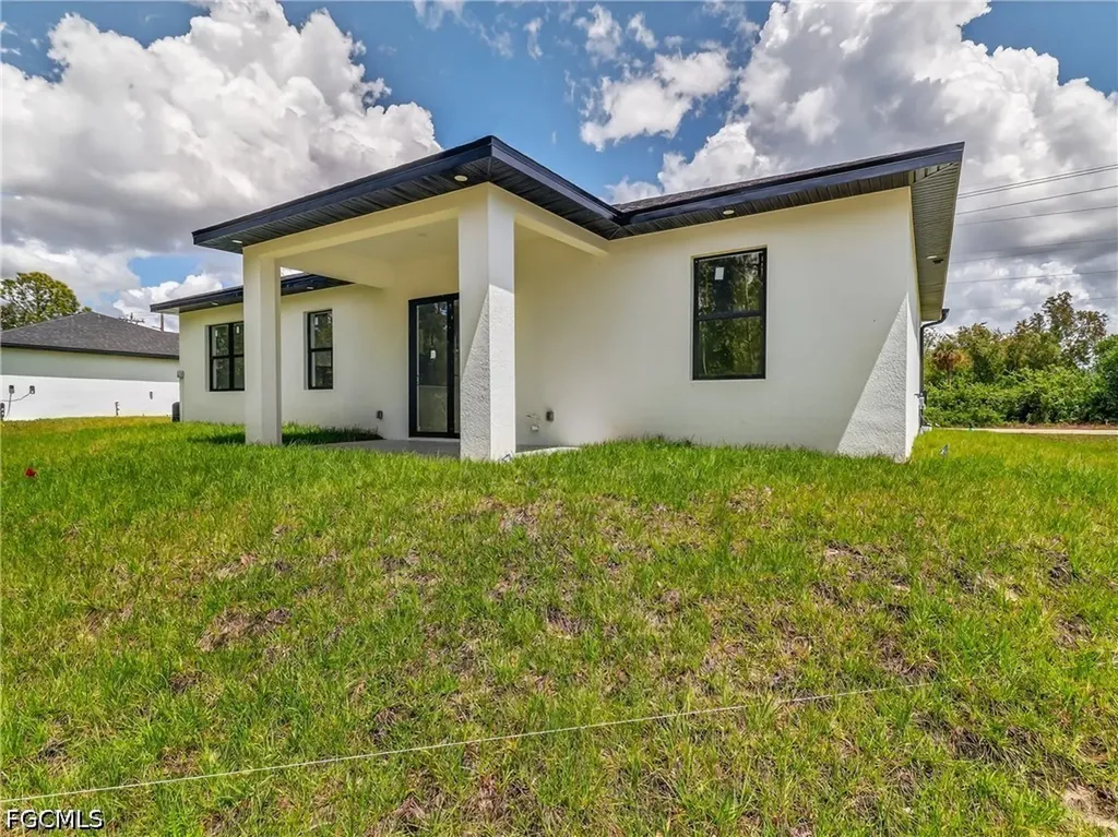 792 Bell Boulevard S Lehigh Acres FL 33974