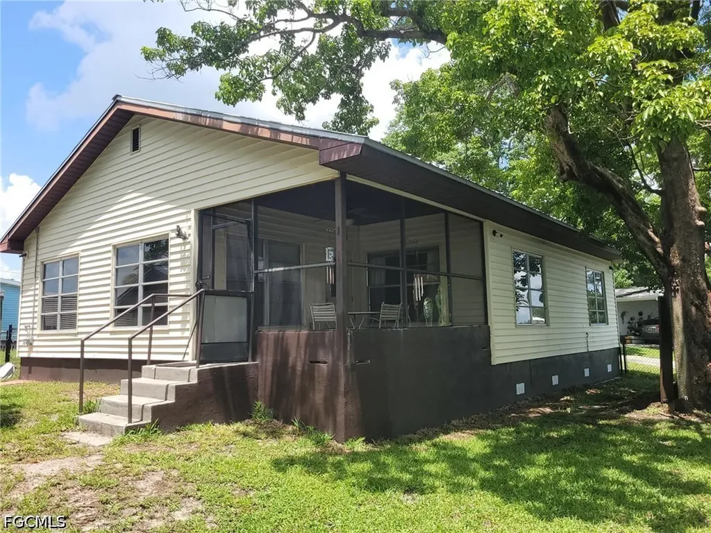 1104 Gulf Street Moore Haven FL 33471