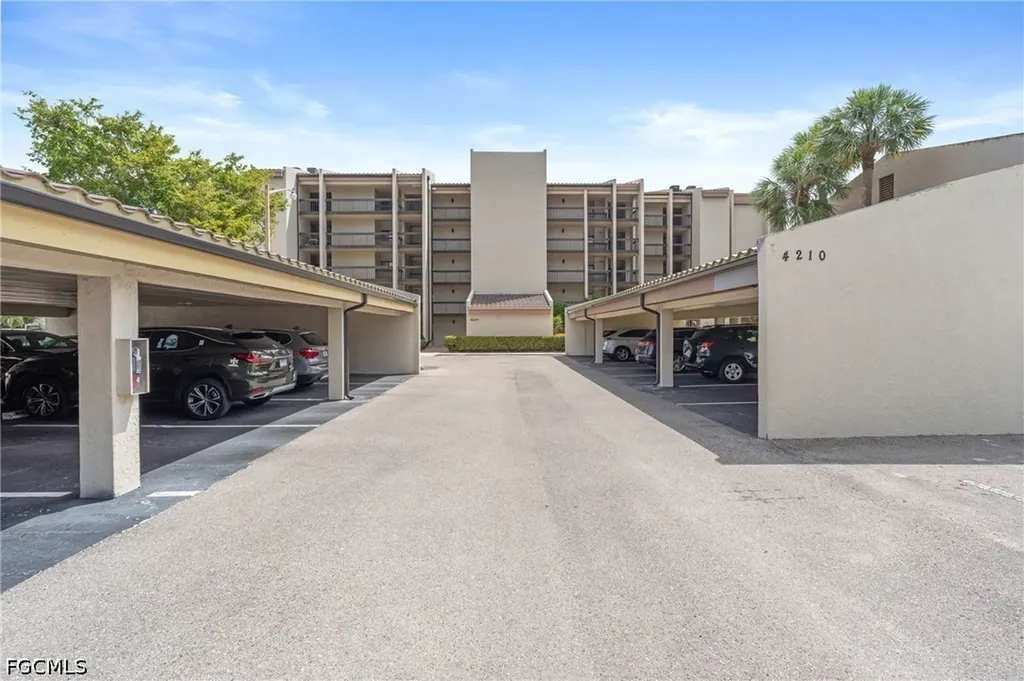 4210 Steamboat Bend Fort Myers FL 33919